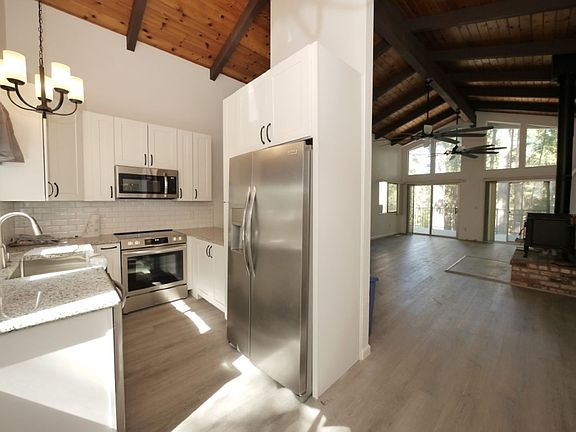 4th image of 27125 Lake Dr
