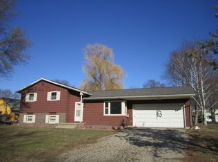 4 Goodland Ave, Deerfield, WI 53531
