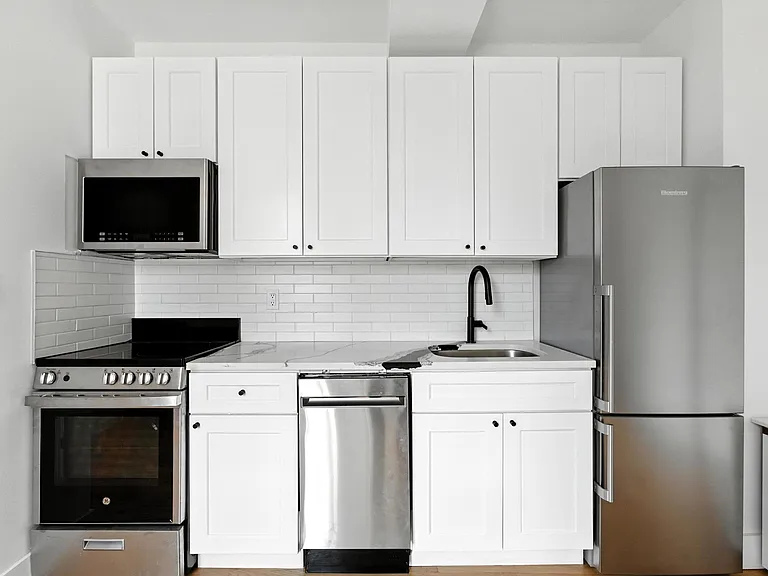 75 Baxter St #32 — Photo 3