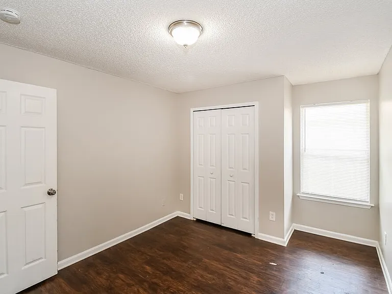 10725 Meadowlea Dr — Photo 16