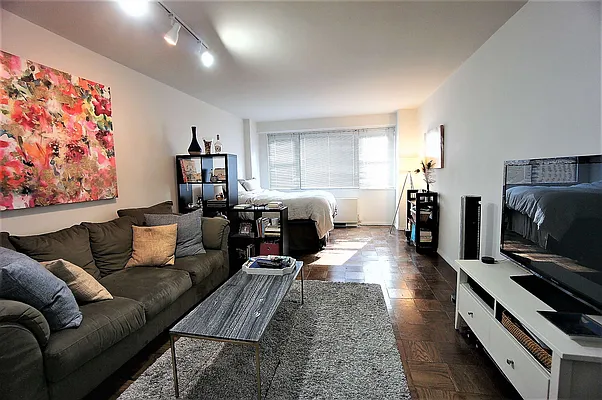 Rented by Compass | media 13