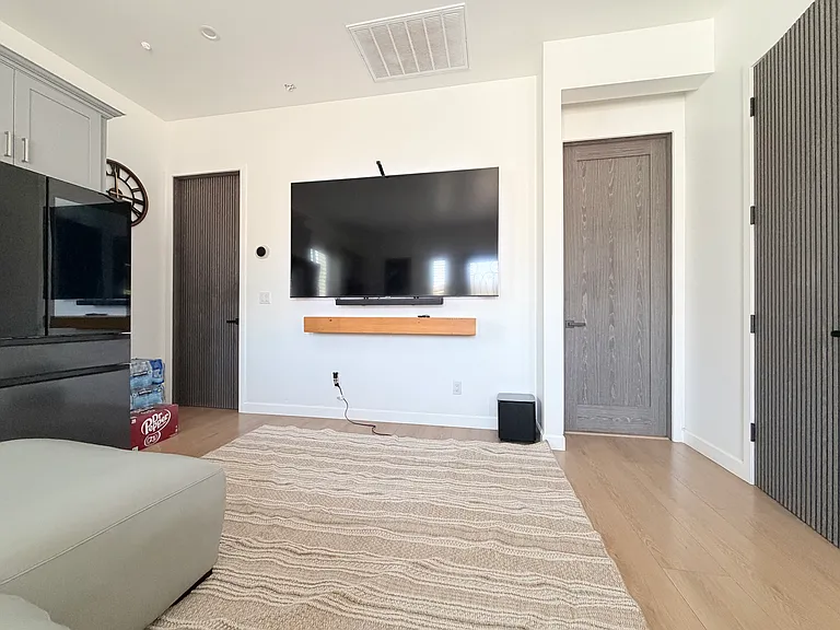 1700 W 1st St #B — Photo 15