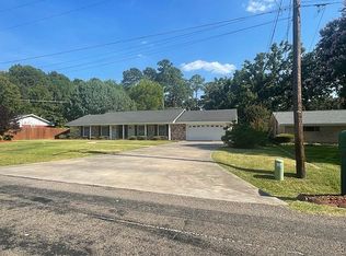 210 Commander Dr, Longview, TX 75605