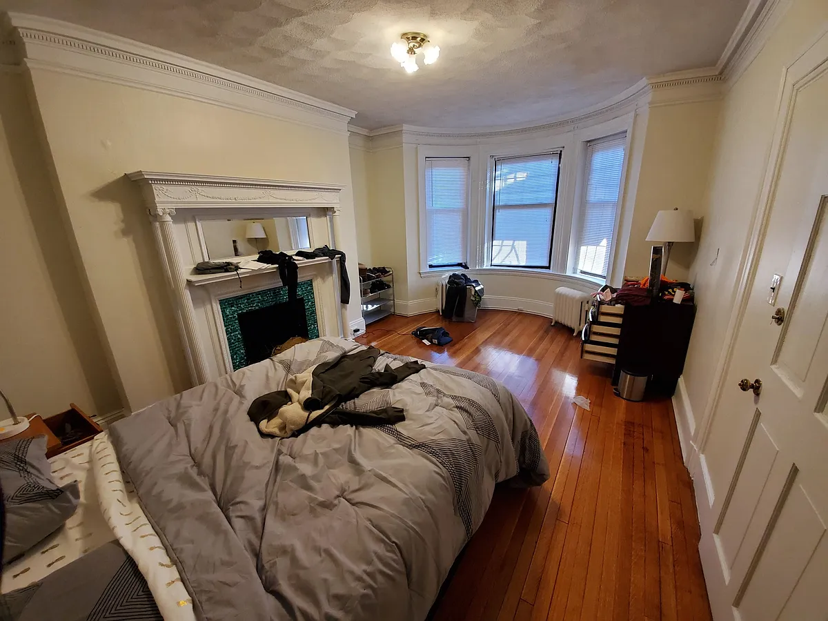 Building Photo - 533 Newbury St #1