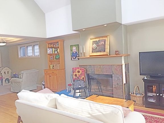 4th image of 3221 N Southport Ave #2