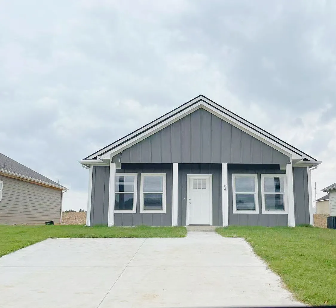 Adorable home in a quiet neighborhood — Photo 1