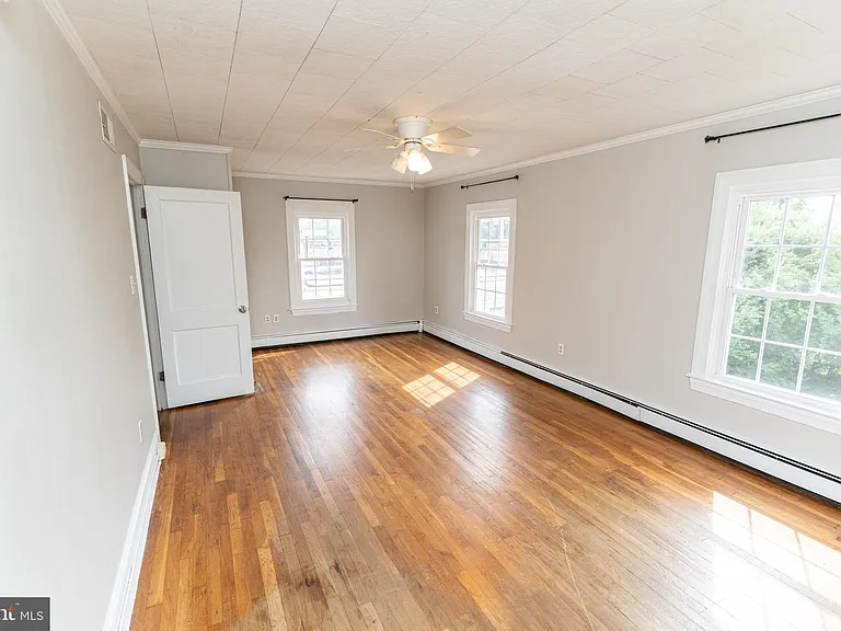1109 N Division St — Photo 46