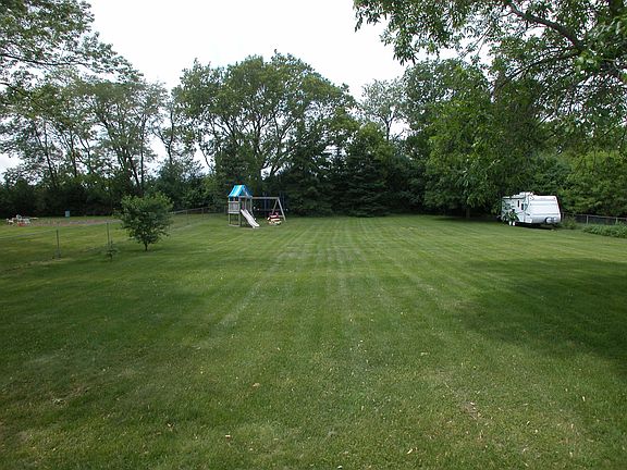 1/2 AC lot - Fenced yard