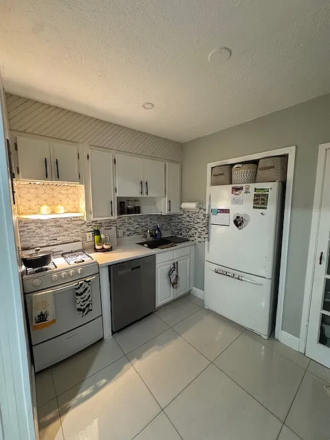2 bed, 900 sqft, $2,300 — Photo 4