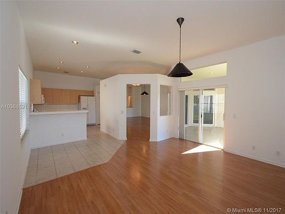4th image of 1637 Royal Grove Way