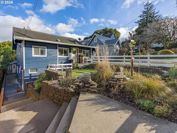 840 S 11th St, Coos Bay, OR 97420