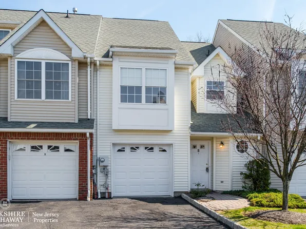 8 Paula Way, Berkeley Heights, NJ 07922