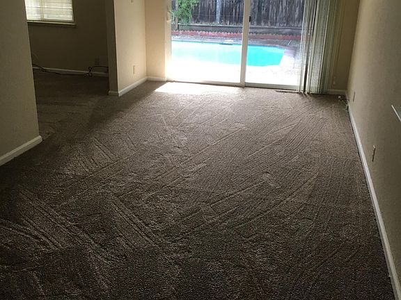 3rd image of 4582 Venice Way