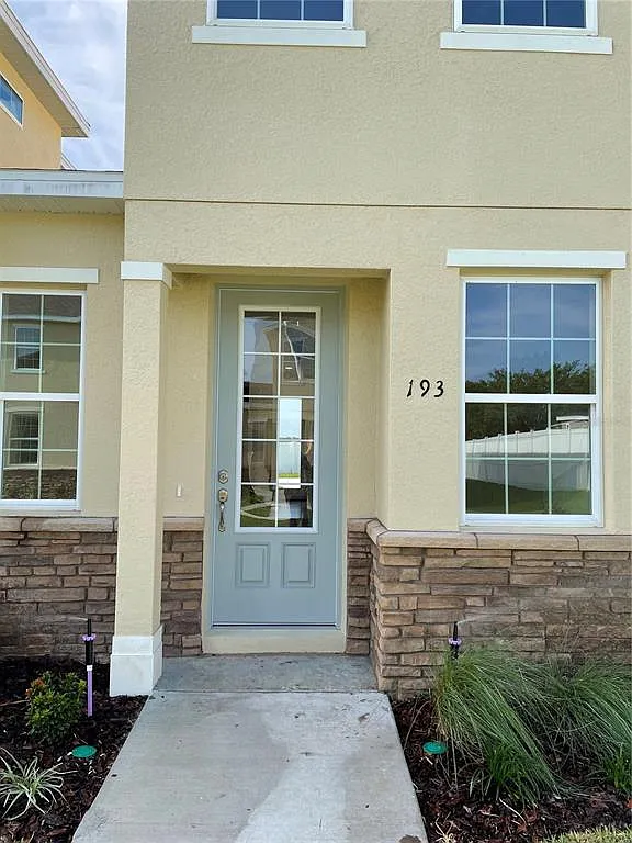 3 bed, 2.5 bath, 1612 sqft, $1,890 — Photo 3