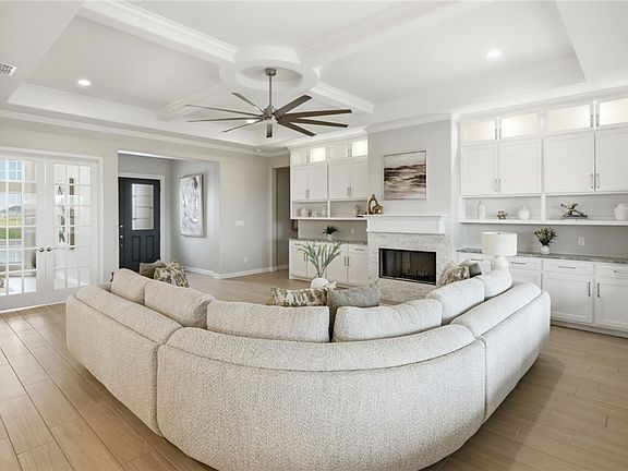5th image of 2601 Pacific View St