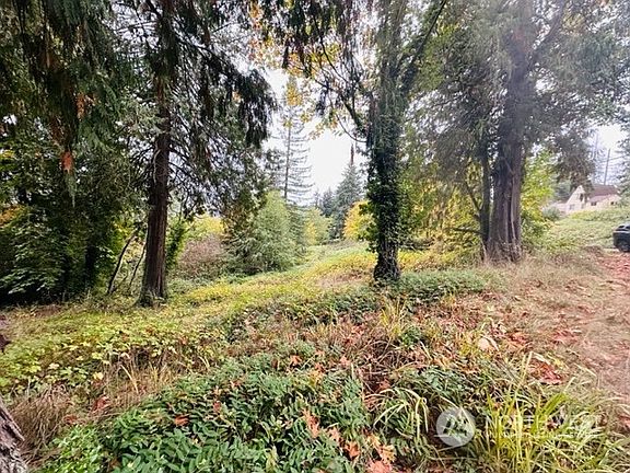 5th image of 2 W Sherman Heights Road