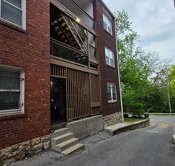 319 E 43rd St #1 — Photo 21
