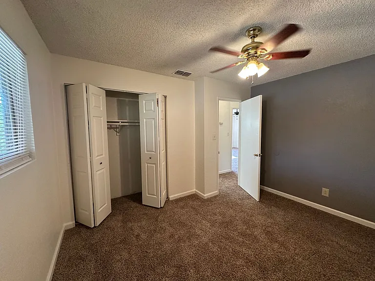 1441 Pleasant St — Photo 15