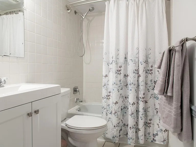2031 Chestnut St #2R — Photo 8