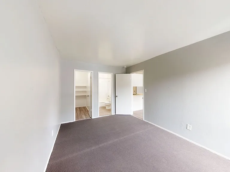 7036 MacArthur Blvd — Photo 45
