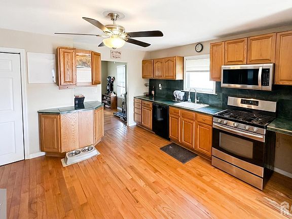 2nd image of 37 Boehmhurst Ave