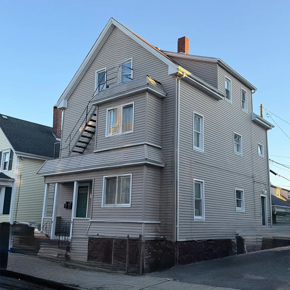2 bed, 1.0 bath, 739 sqft, $1,400 — Photo 1