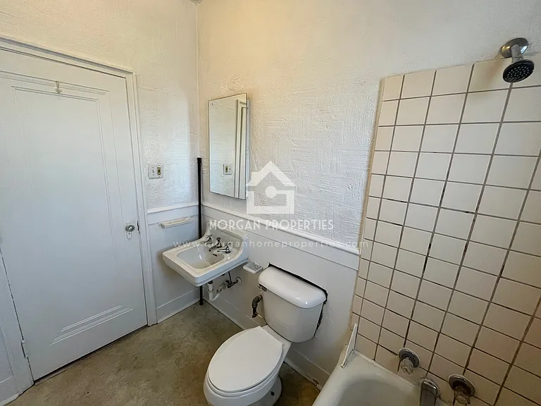 1231 W Walnut St #203 — Photo 6