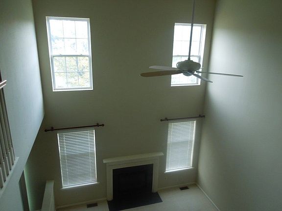 4th image of 101 Castle Dr