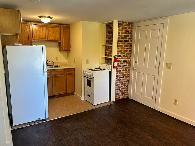 Studio, 350 sqft, $950 — Photo 4