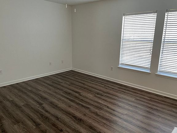 3rd image of 802 S Black Cherry Dr