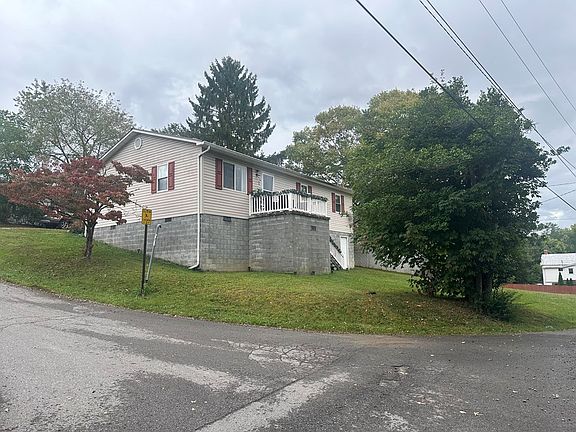 2nd image of 136 Lively St