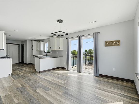 4th image of 903 Carl Ct