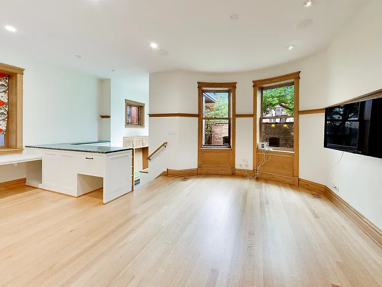 3752 N Wayne Ave — Photo 9