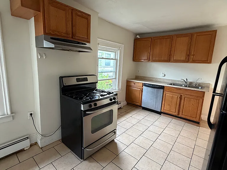 479 Broad St #3S — Photo 2