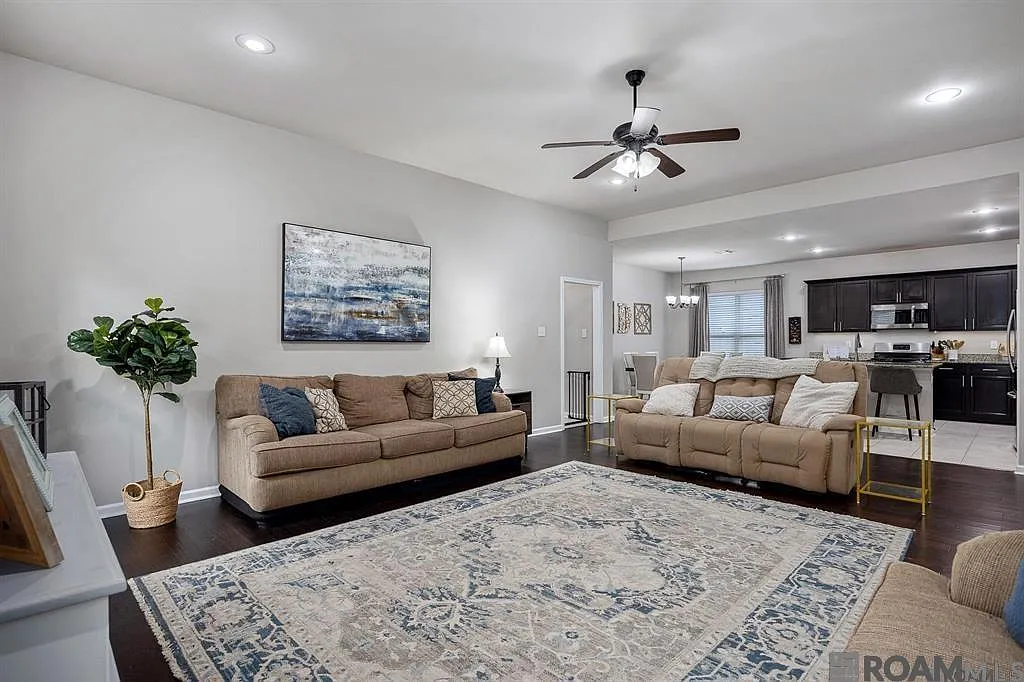 3 bed, 1973 sqft, $2,200 — Photo 3