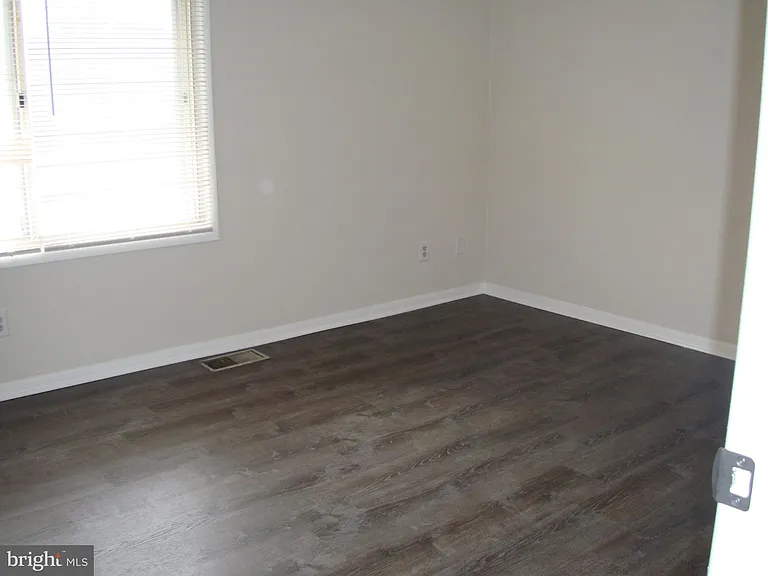 204 Cameron St — Photo 12