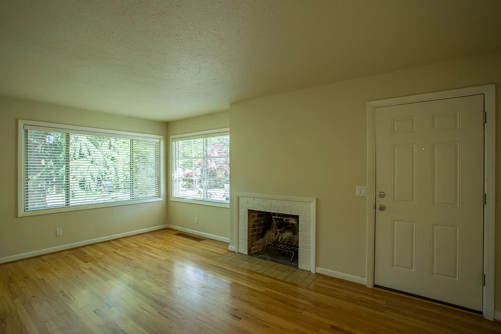 2 bed, 1.5 bath, 900 sqft, $2,550 — Photo 2