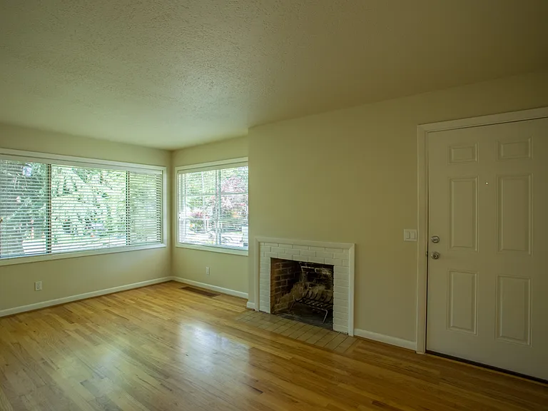 717 B Ave — Photo 3