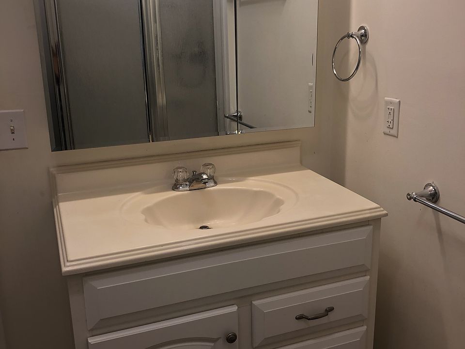 1st image of 3235 Glasco Dr #1