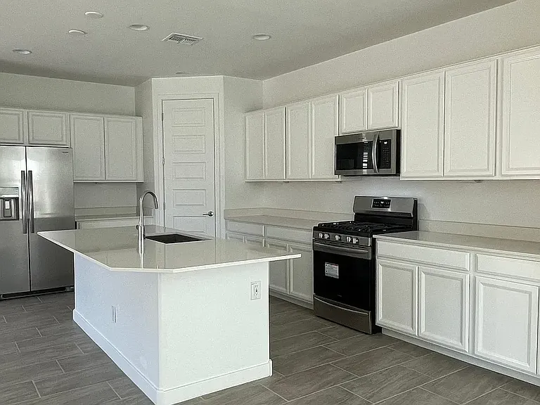 1641 W La Mirada Dr — Photo 4