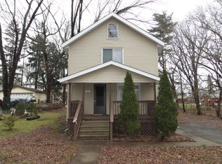 52 Victory Dr, Pontiac, MI