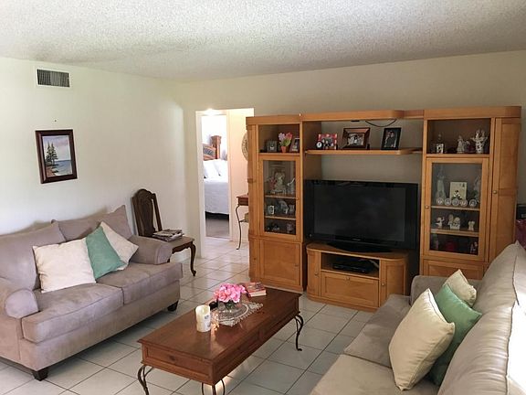 3rd image of 402 Pine Glen Ln APT B-2