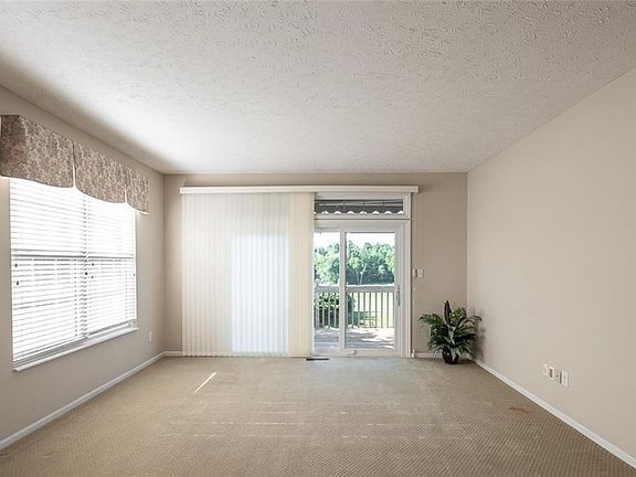 4th image of 2593 Greenside Dr