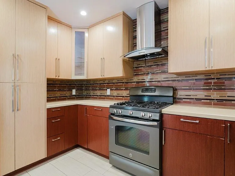 336 W Lexington Dr — Photo 17