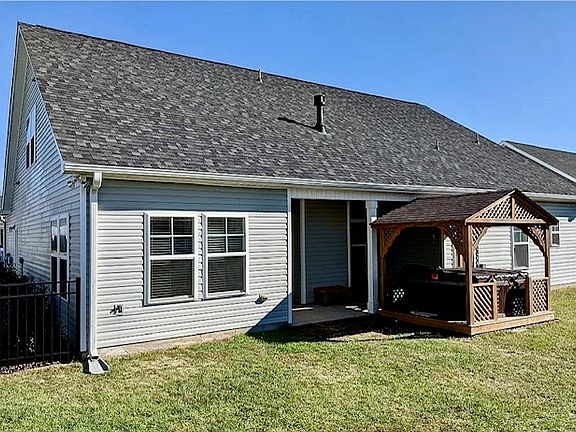 3rd image of 589 Stonebriar Ave