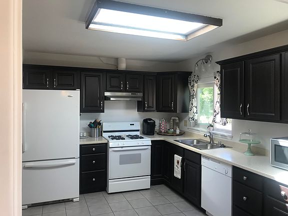 5th image of 602 Meadow Ln