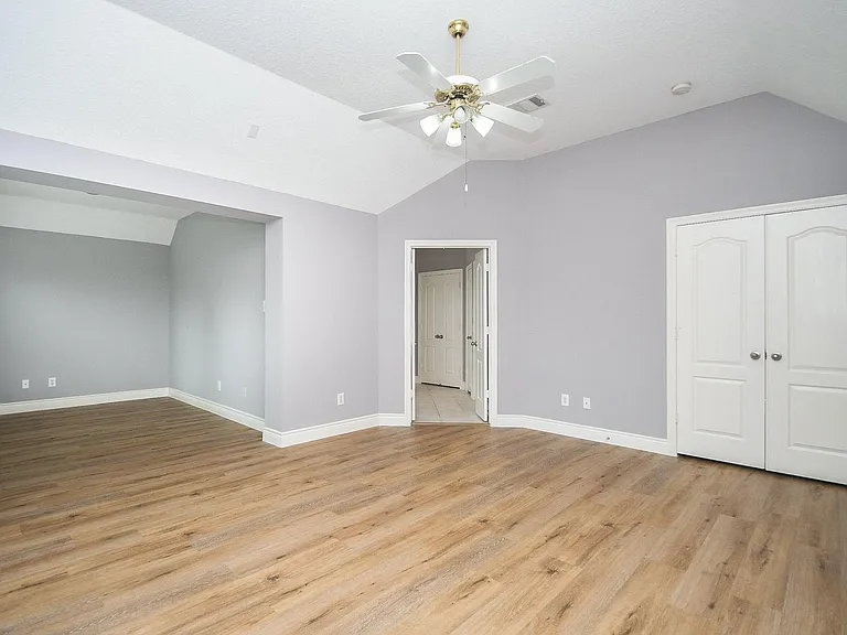 215 Wildmoor Ct — Photo 11