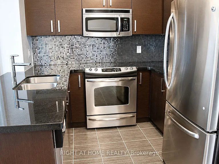 17 Anndale Dr #809 — Photo 4