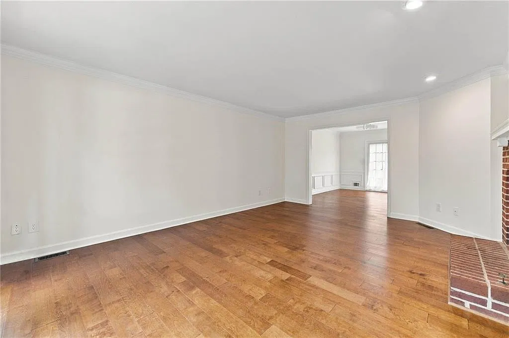 5 bed, 3.5 bath, 2956 sqft, $2,850 — Photo 3