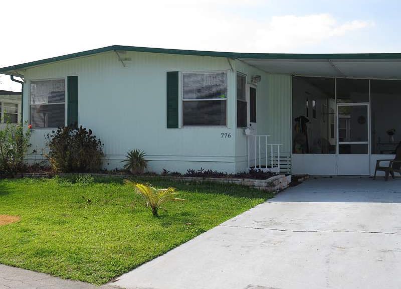 1st image of 776 Poinsettia St